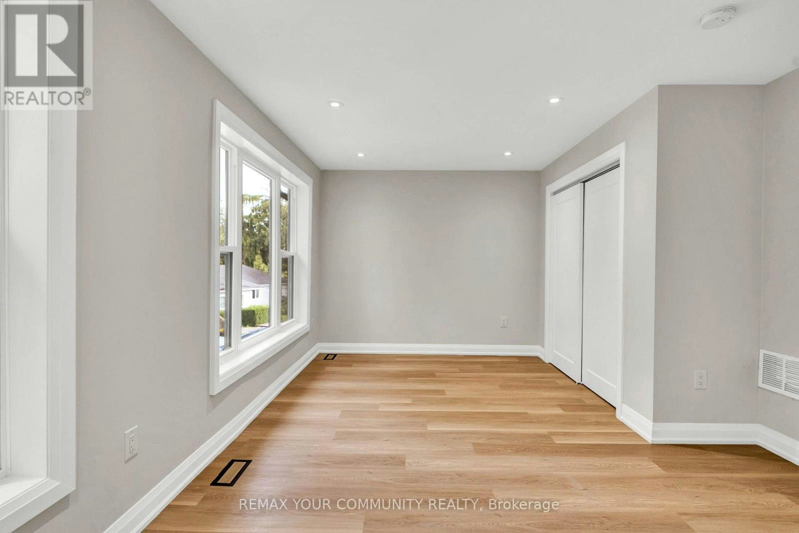 137 Clarence Street, Vaughan, ON, L4L 1L4 - 17