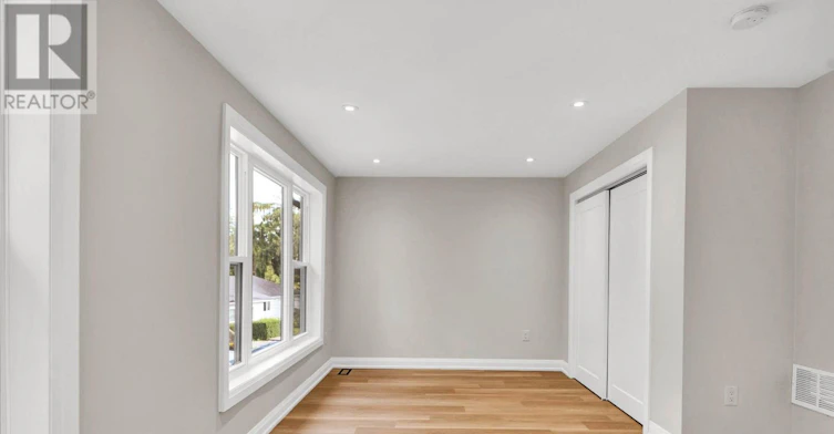 137 Clarence Street, Vaughan, ON, L4L 1L4 - 17