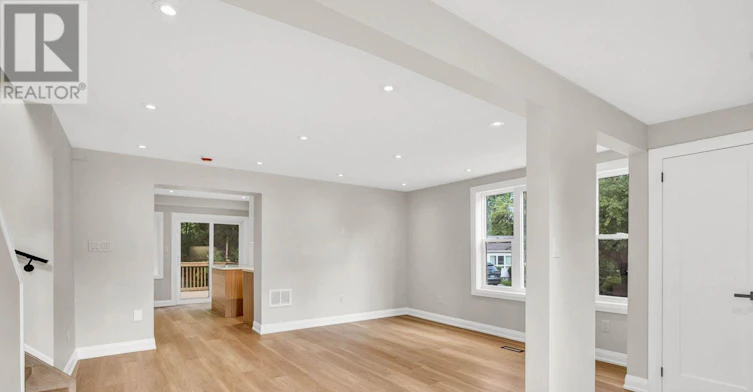 137 Clarence Street, Vaughan, ON, L4L 1L4 - 6