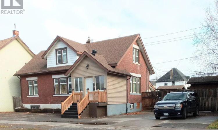 228 Archibald Street S