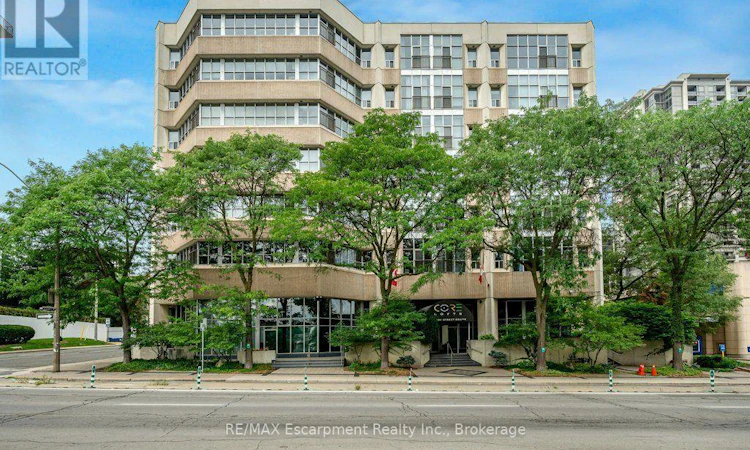 107-66 Bay Street S
