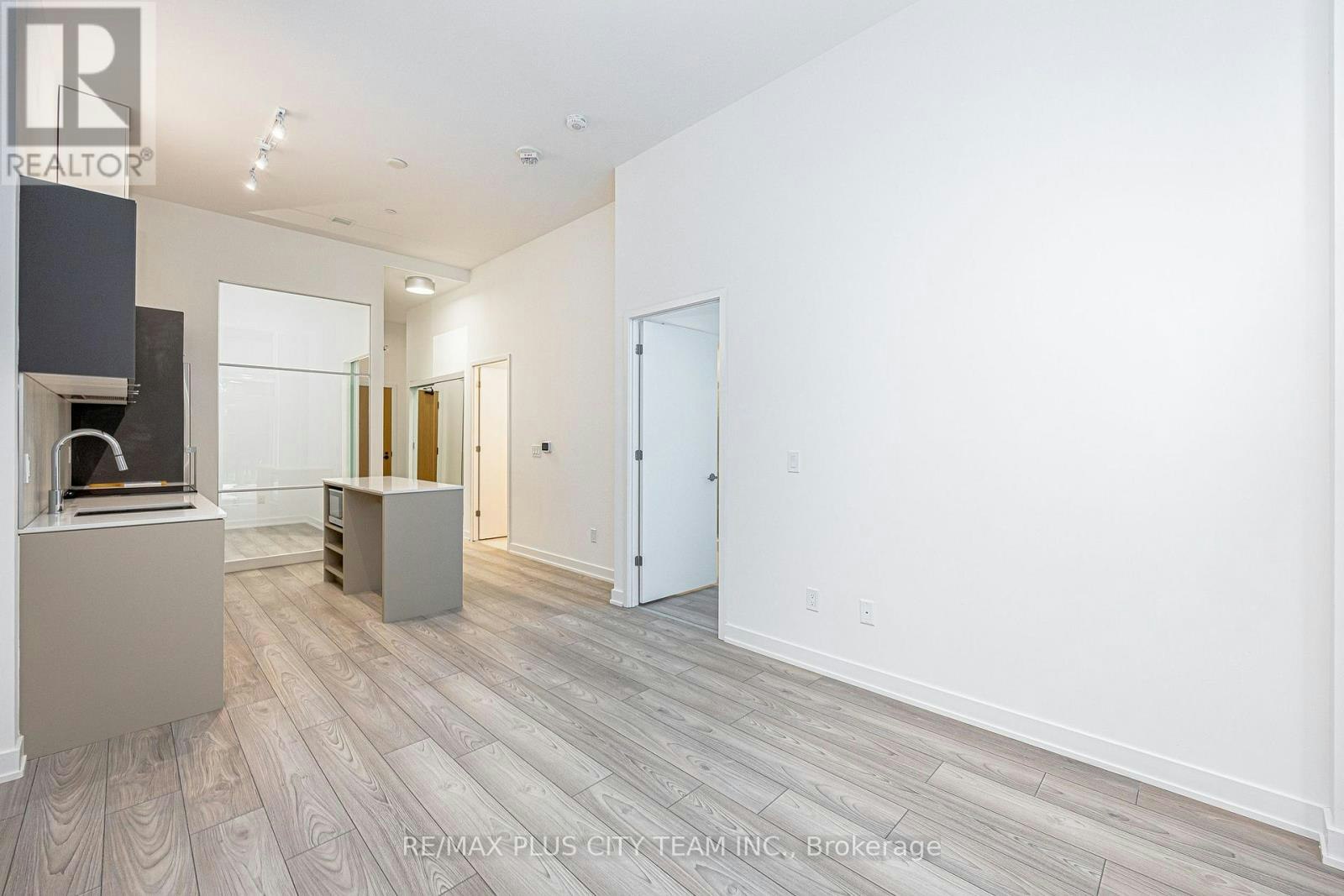 105-8 Tippett Road, Toronto, ON, M3H 0E7 - 4