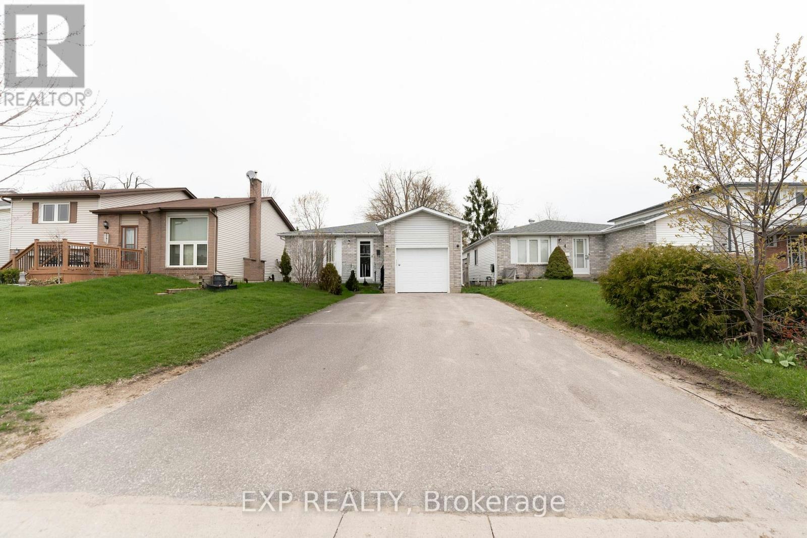 6 Hickling Trail, Barrie, ON, L4M 5V7