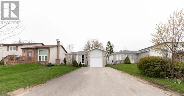 6 Hickling Trail, Barrie, ON, L4M 5V7