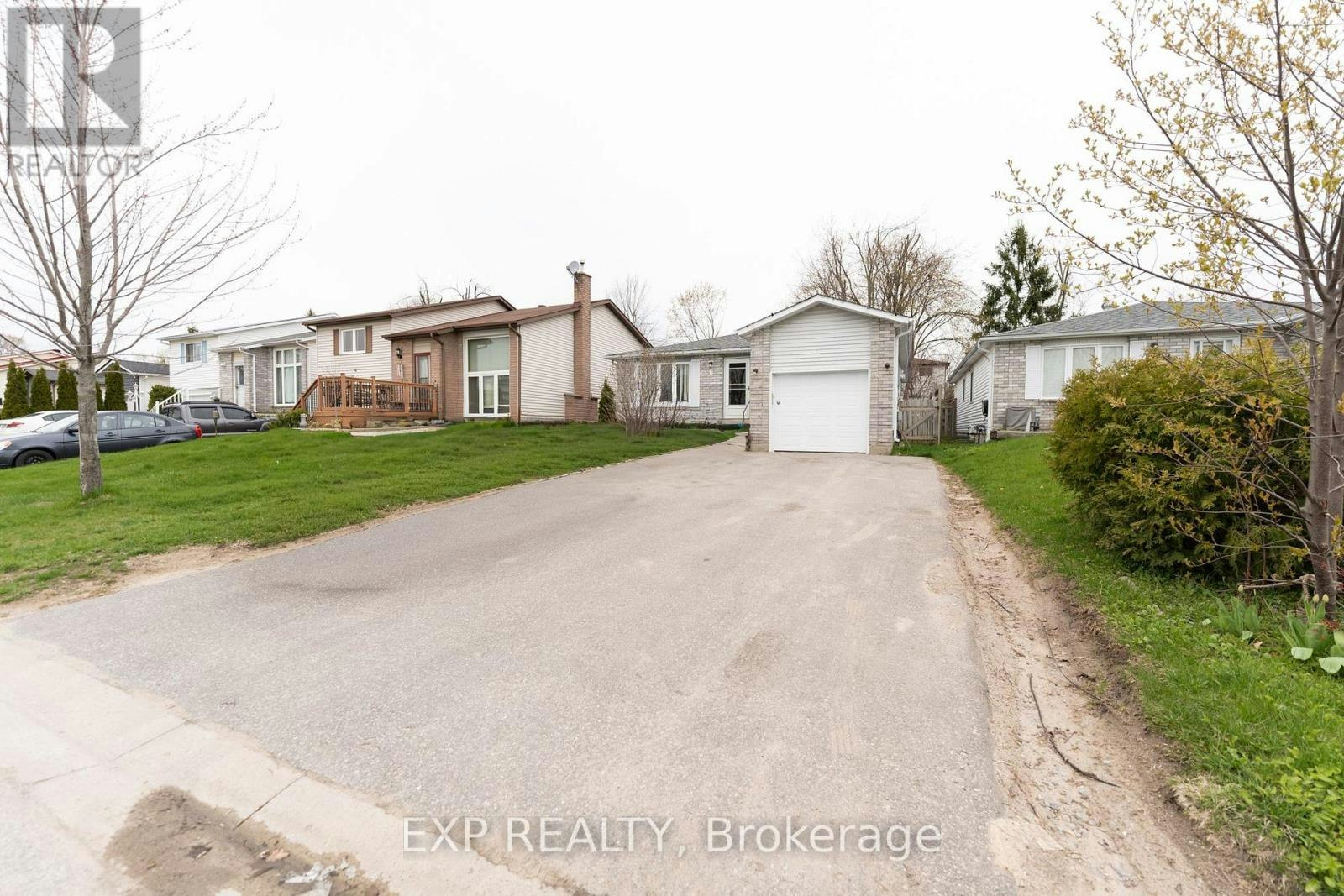 6 Hickling Trail, Barrie, ON, L4M 5V7 - 2