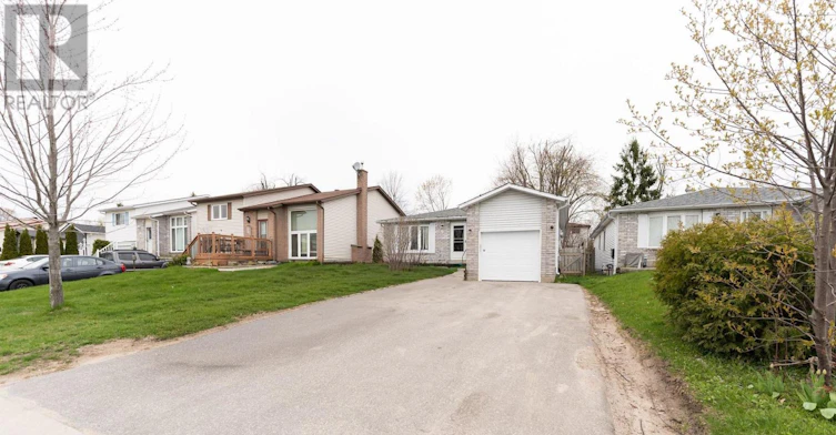 6 Hickling Trail, Barrie, ON, L4M 5V7 - 2