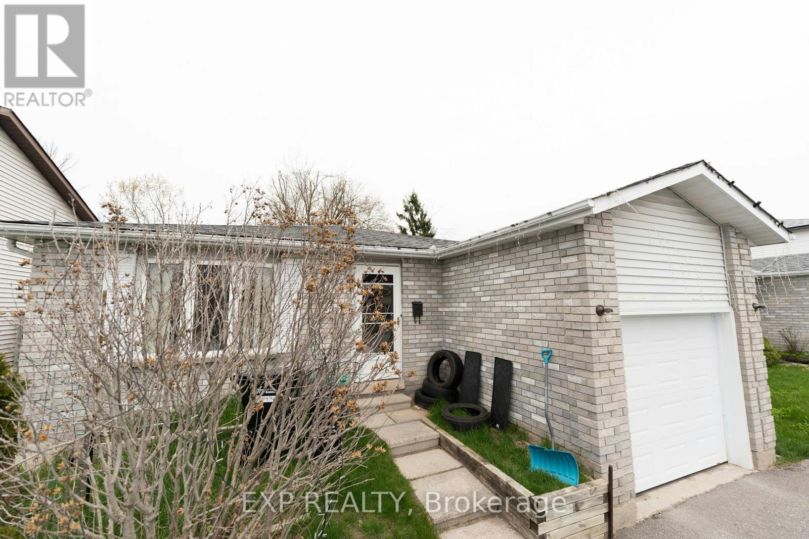 6 Hickling Trail, Barrie, ON, L4M 5V7 - 3
