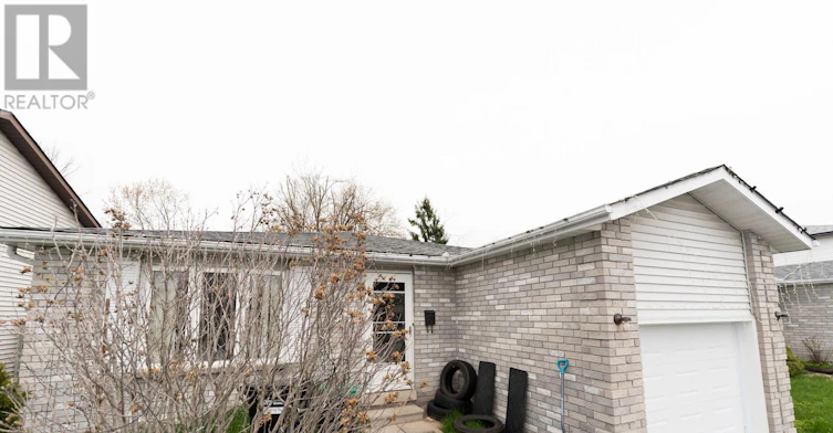 6 Hickling Trail, Barrie, ON, L4M 5V7 - 3