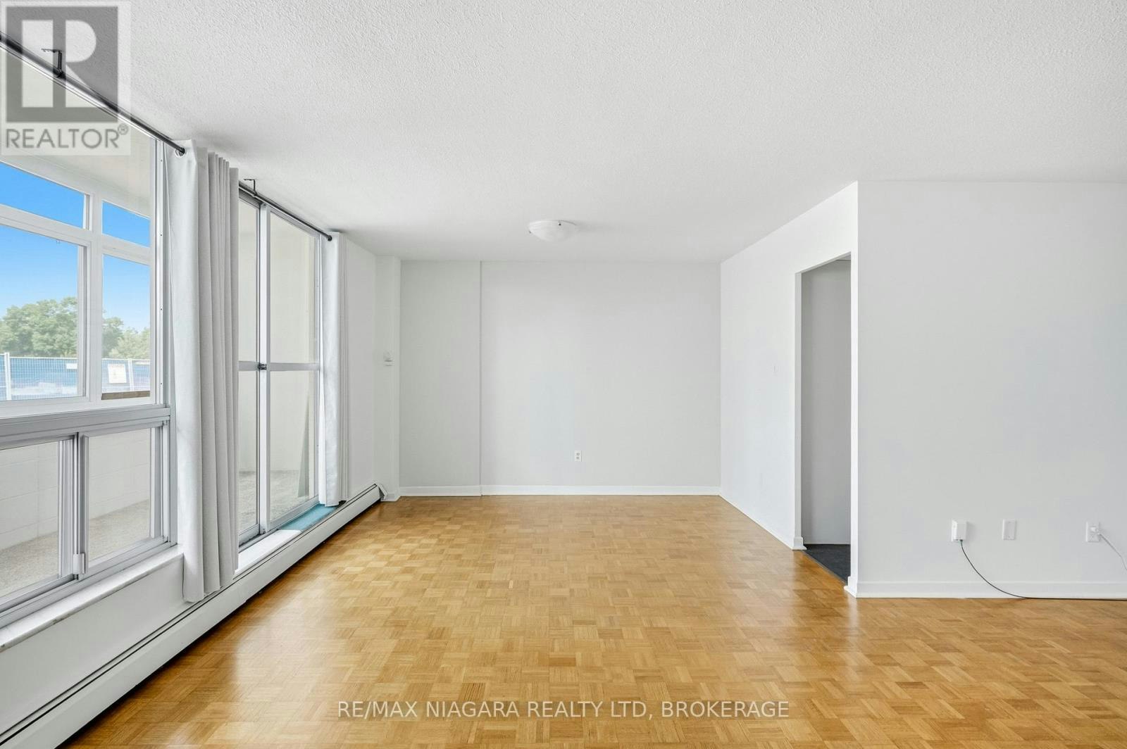 102-35 Towering Heights Boulevard, St. Catharines, ON, L2T 3G8 - 12
