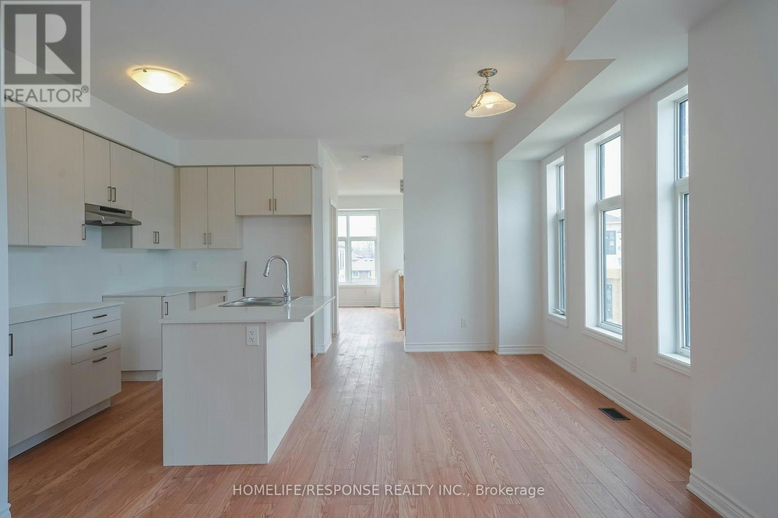 331 Okanagan Path S, Oshawa, ON, L1H 6T9 - 3