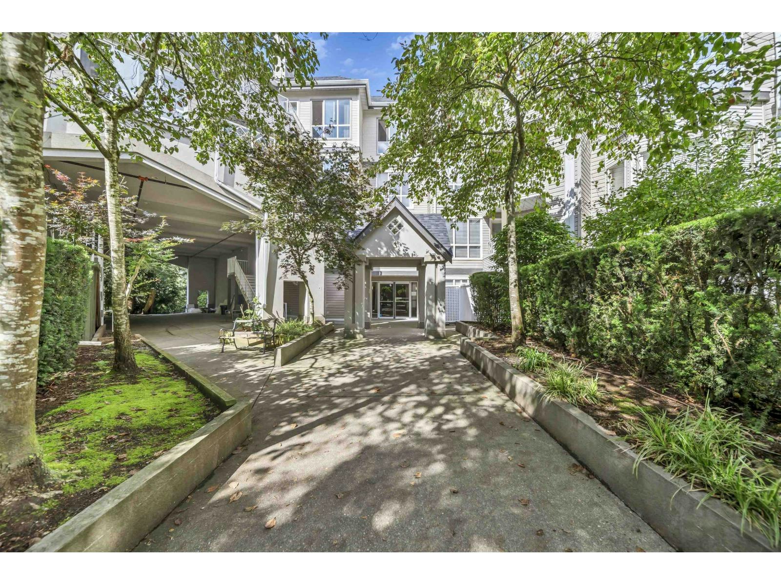 430-9979 140 Street, Surrey, BC, V3T 5W2