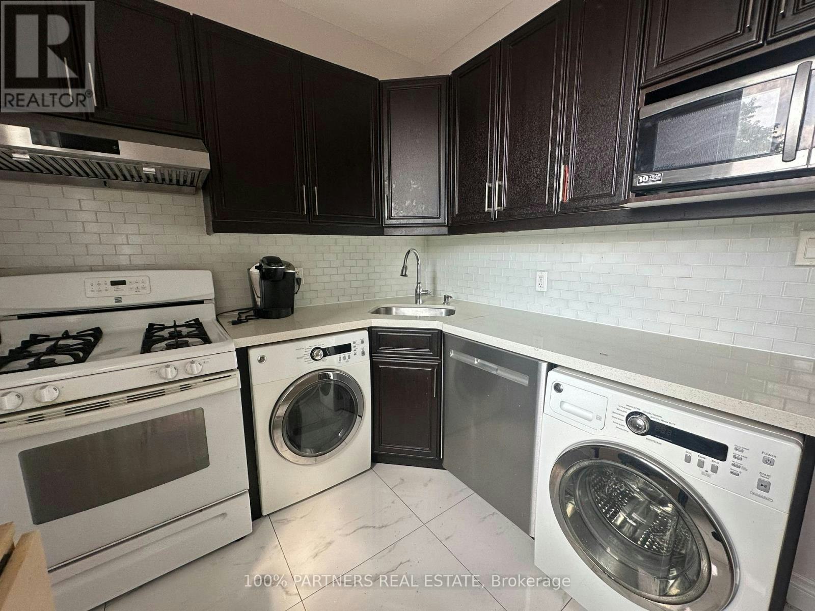 210 Bellwoods Avenue, Toronto, ON, M6J 2R1