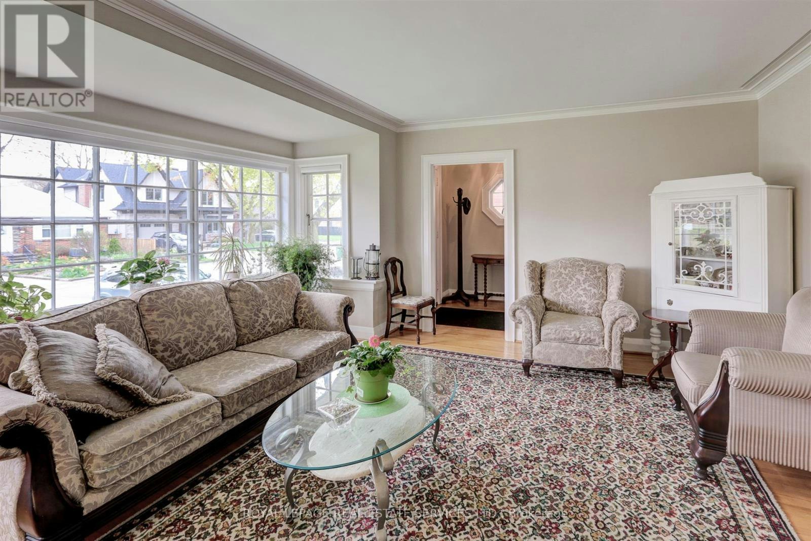 83 Brentwood Road S, Toronto, ON, M8Z 3N4 - 3