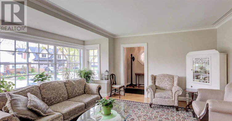 83 Brentwood Road S, Toronto, ON, M8Z 3N4 - 3