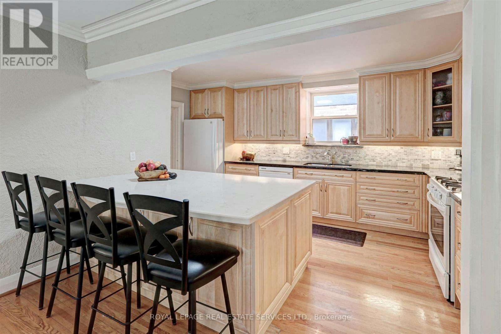 83 Brentwood Road S, Toronto, ON, M8Z 3N4 - 10