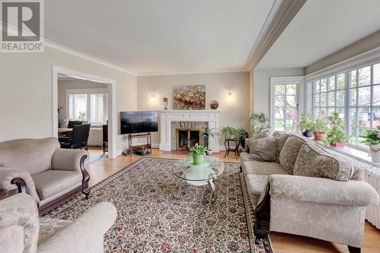 83 Brentwood Road S, Toronto, ON, M8Z 3N4 - 2