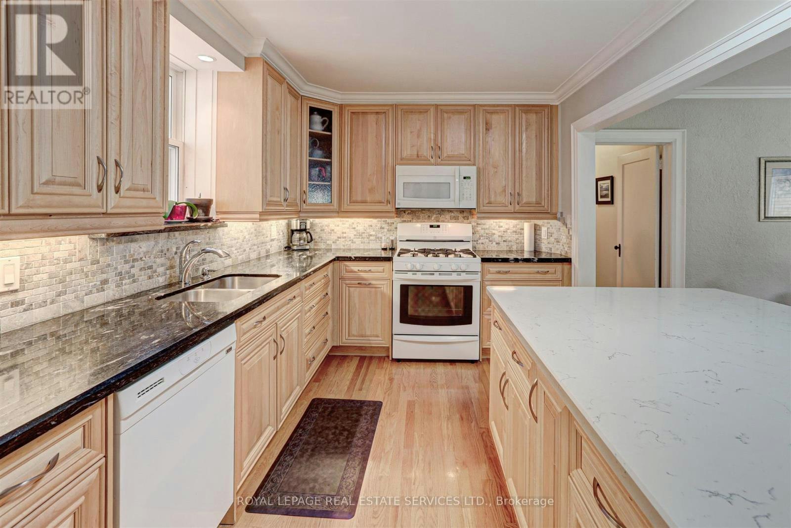 83 Brentwood Road S, Toronto, ON, M8Z 3N4 - 12