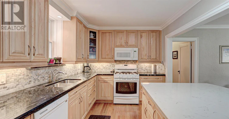 83 Brentwood Road S, Toronto, ON, M8Z 3N4 - 12