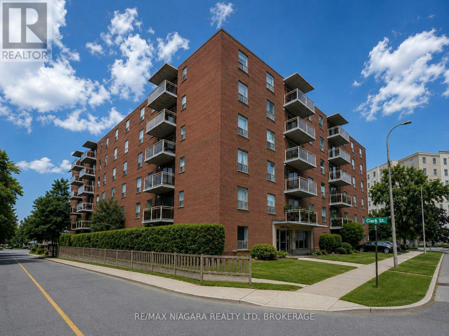 303-99 Church Street, St. Catharines, ON, L2R 3E1