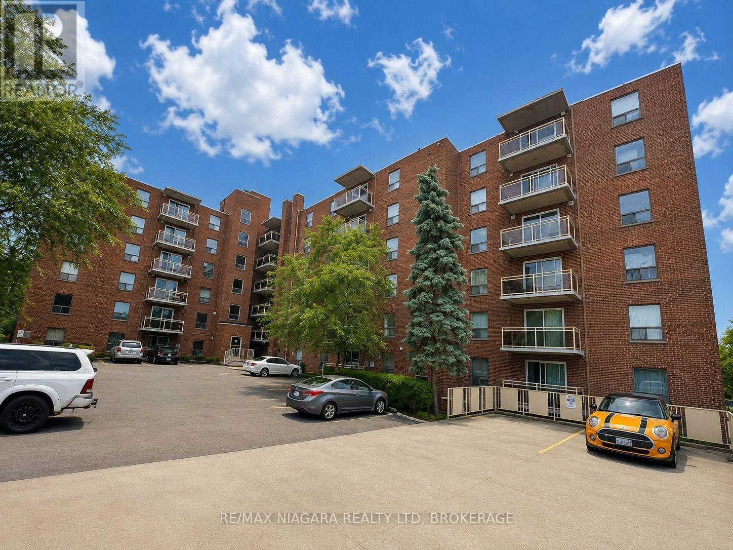 309-99 Church Street, St. Catharines, ON, L2R 3E1 - 2