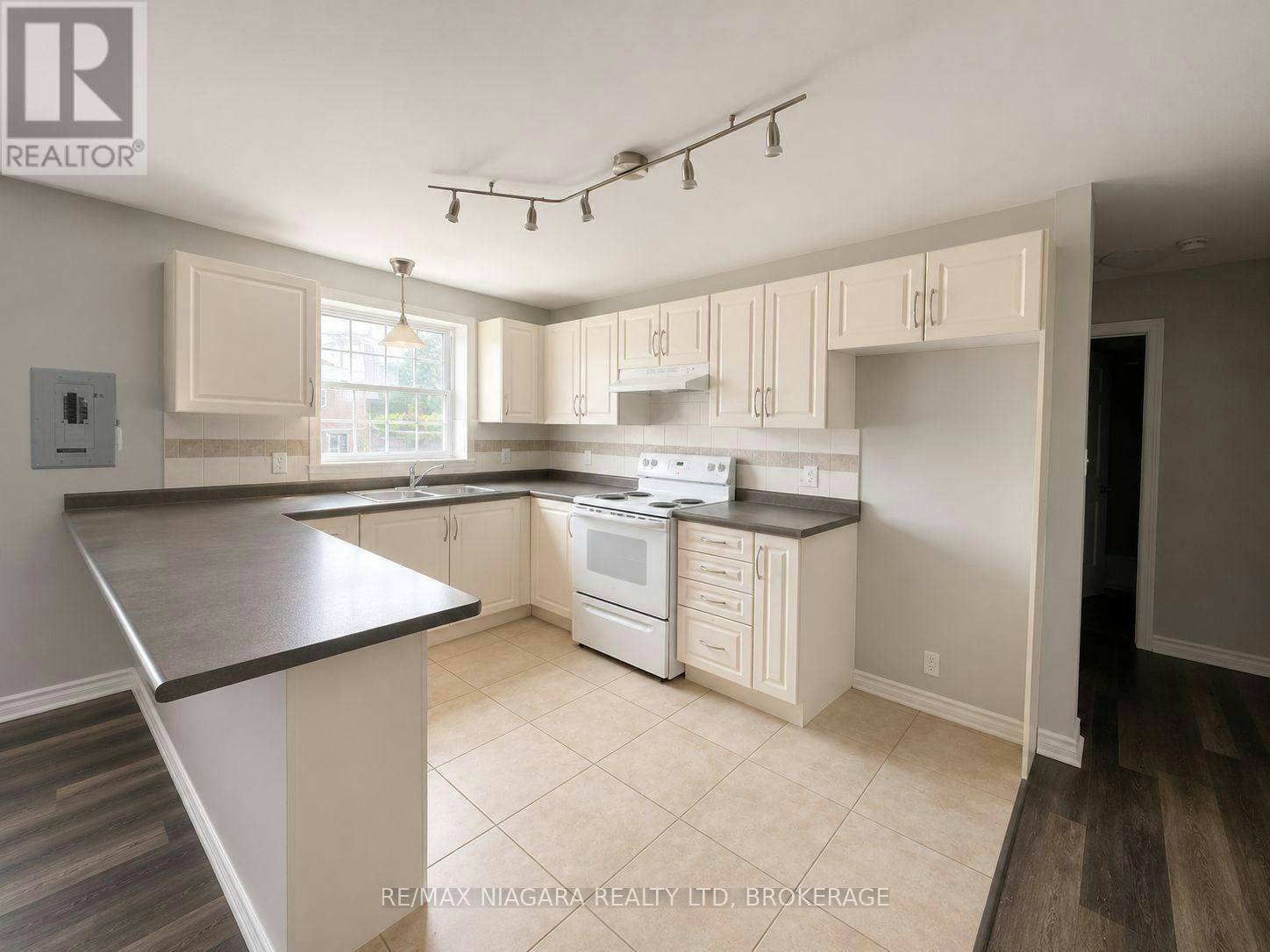 6-143 Westchester Crescent, St. Catharines, ON, L2P 2N8 - 4