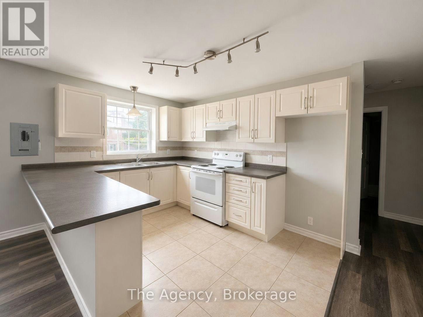 6-143 Westchester Crescent, St. Catharines, ON, L2P 2N8 - 4