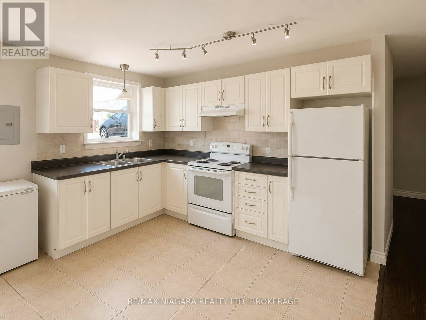 2-143 Westchester Crescent, St. Catharines, ON, L2P 2N8 - 4