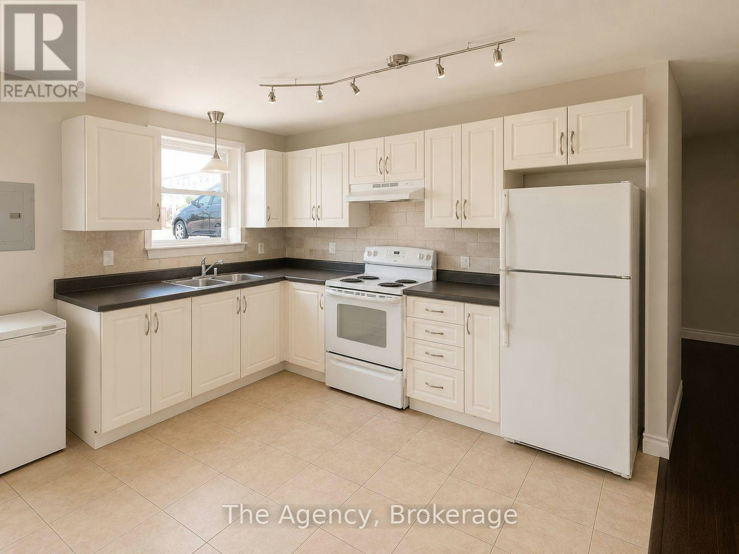 2-143 Westchester Crescent, St. Catharines, ON, L2P 2N8 - 4