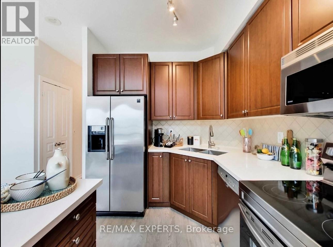 722-220 Burnhamthorpe Road W, Mississauga, ON, L5B 4N4 - 8