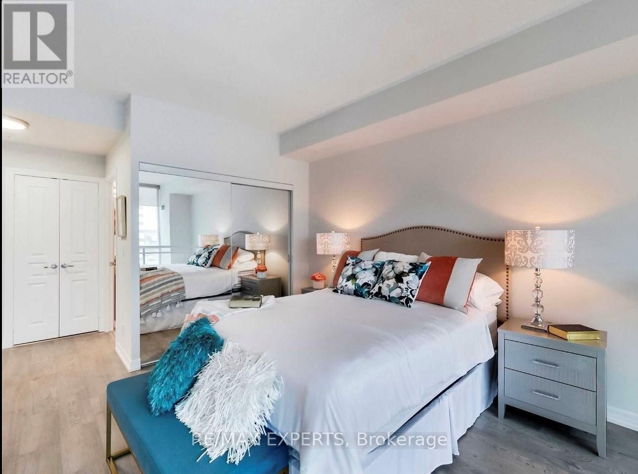 722-220 Burnhamthorpe Road W, Mississauga, ON, L5B 4N4 - 25