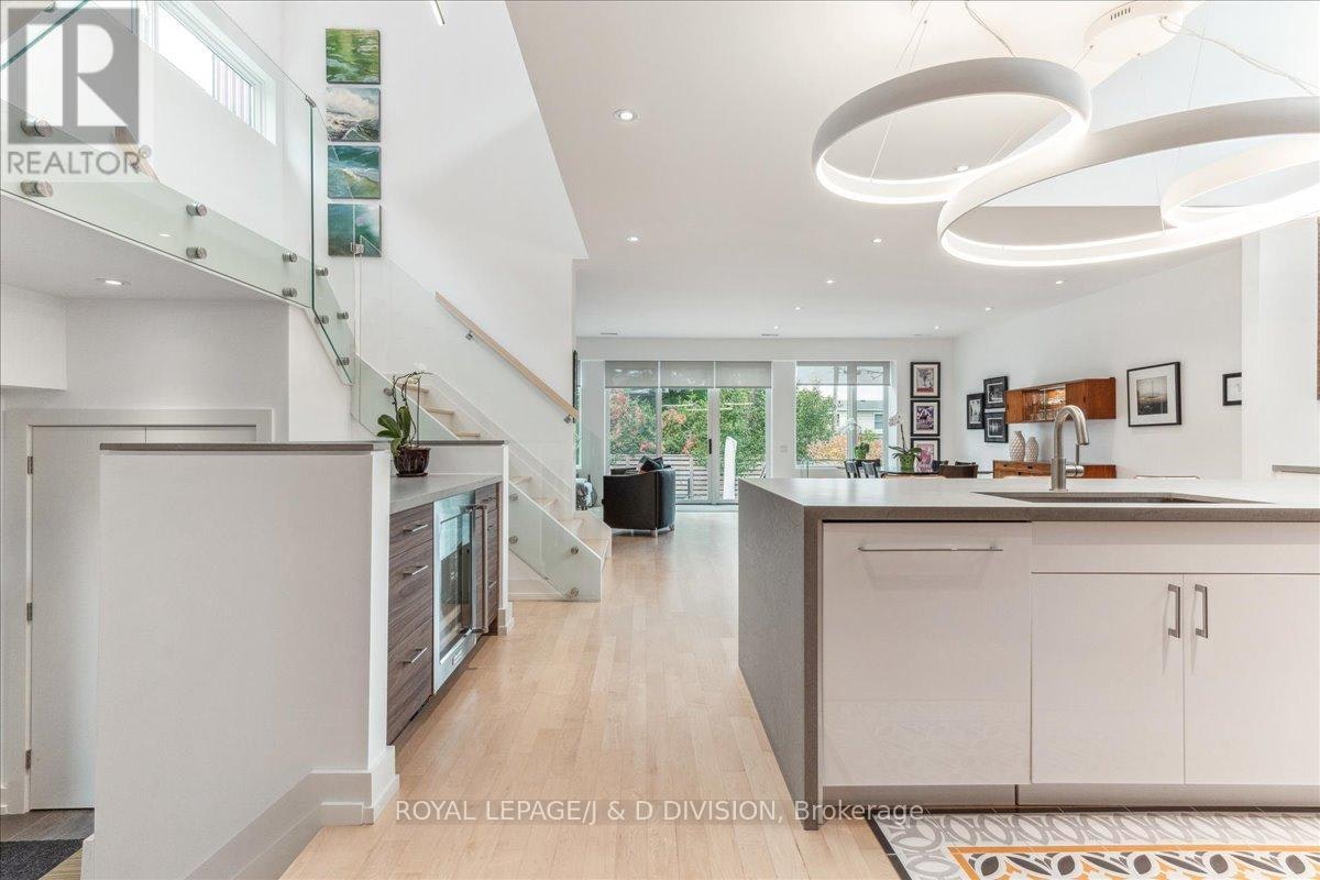 16 Forty First Street, Toronto, ON, M8W 3N5 - 9