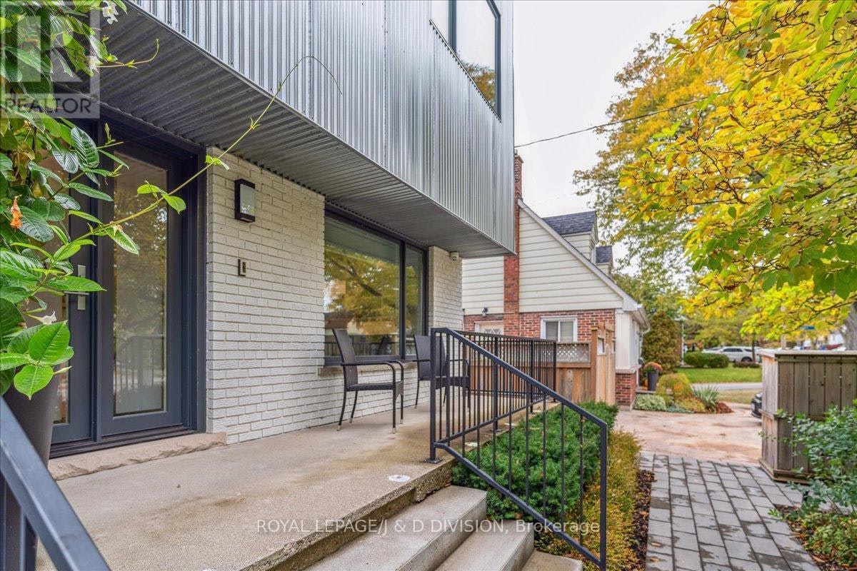 16 Forty First Street, Toronto, ON, M8W 3N5 - 3