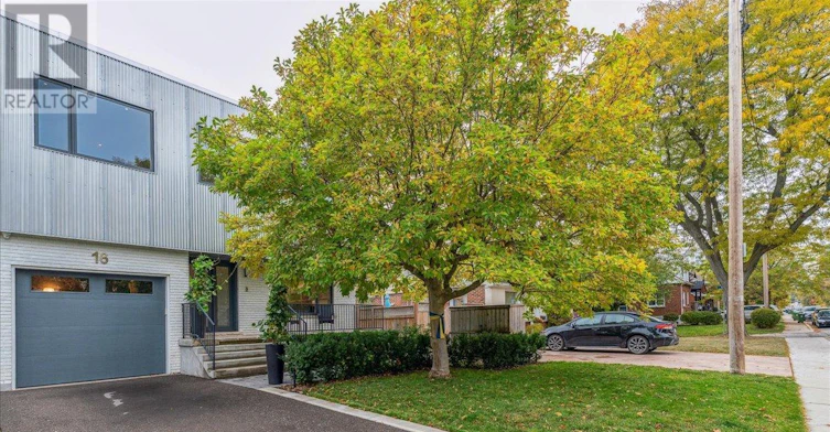 16 Forty First Street, Toronto, ON, M8W 3N5