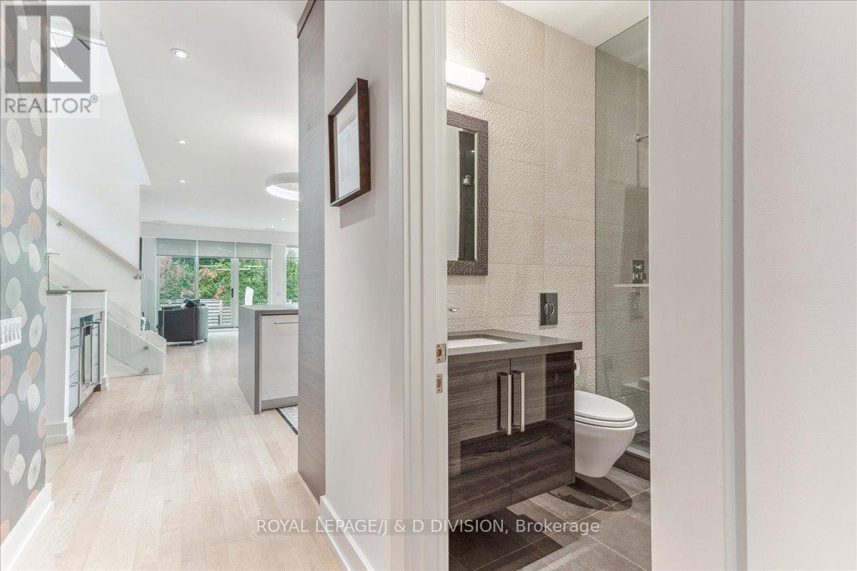 16 Forty First Street, Toronto, ON, M8W 3N5 - 7