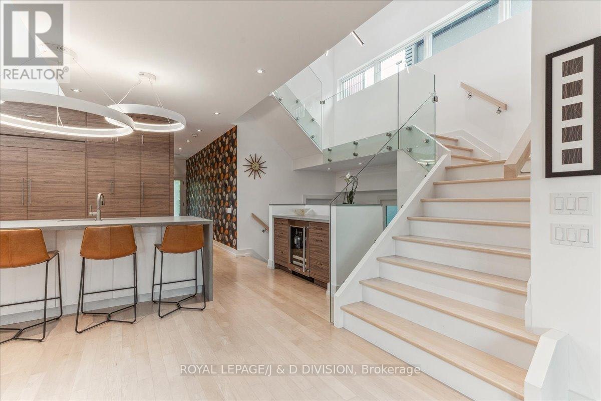 16 Forty First Street, Toronto, ON, M8W 3N5 - 16