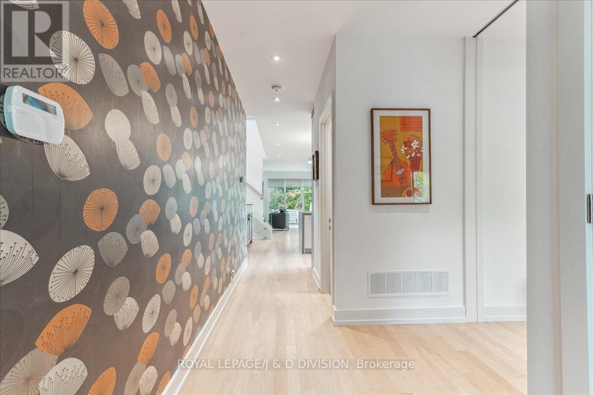 16 Forty First Street, Toronto, ON, M8W 3N5 - 4