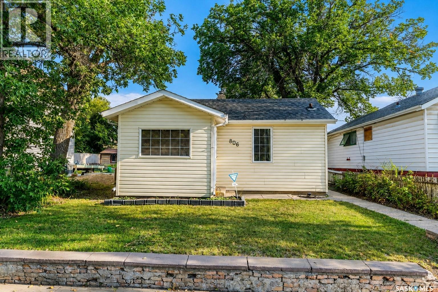 806 Stadacona Street W, Moose Jaw, SK, S6H 2A6