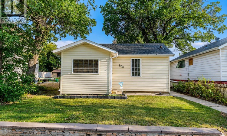 806 Stadacona Street W