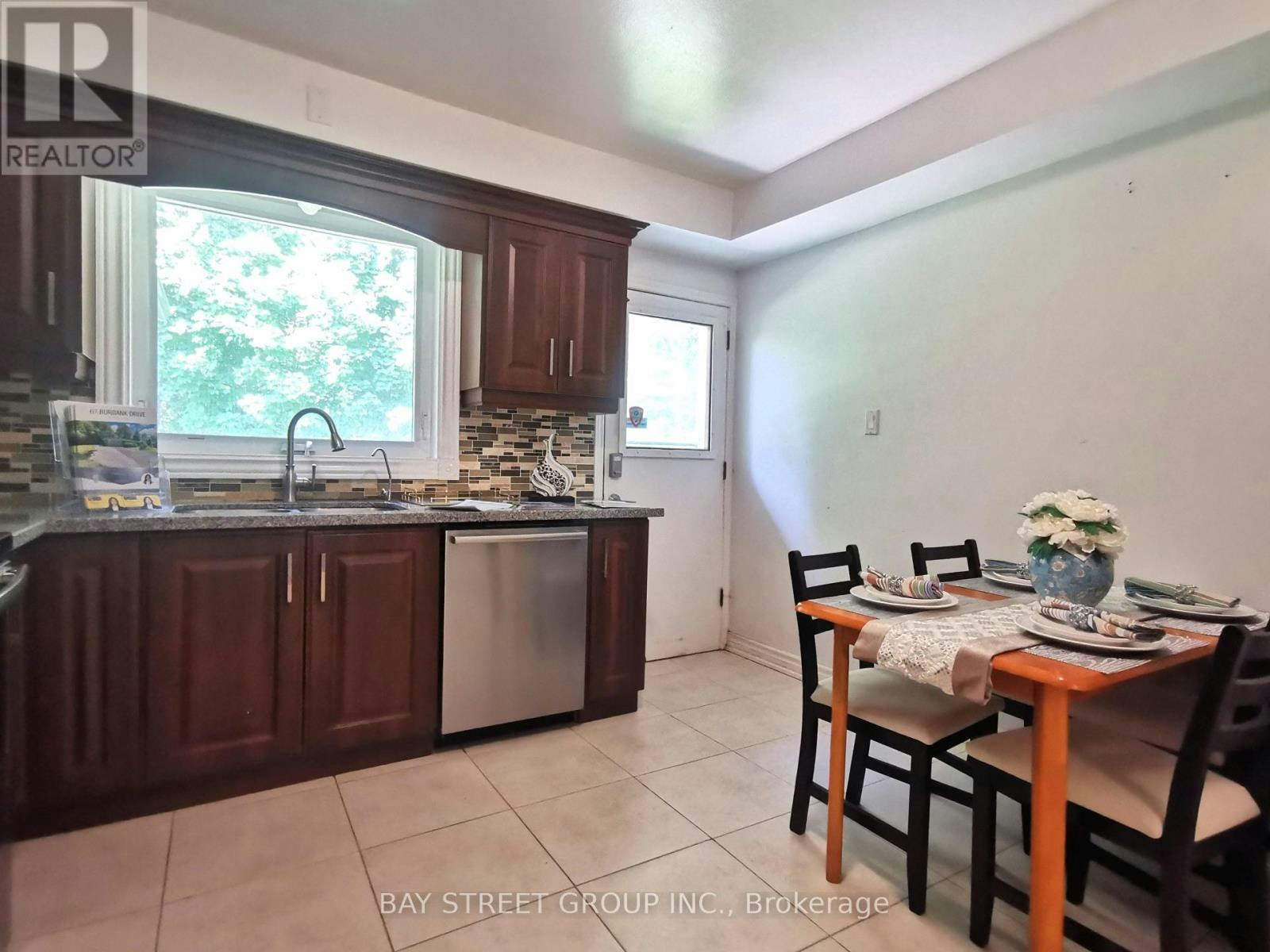 67 Burbank Drive, Toronto, ON, M2K 1N3 - 11