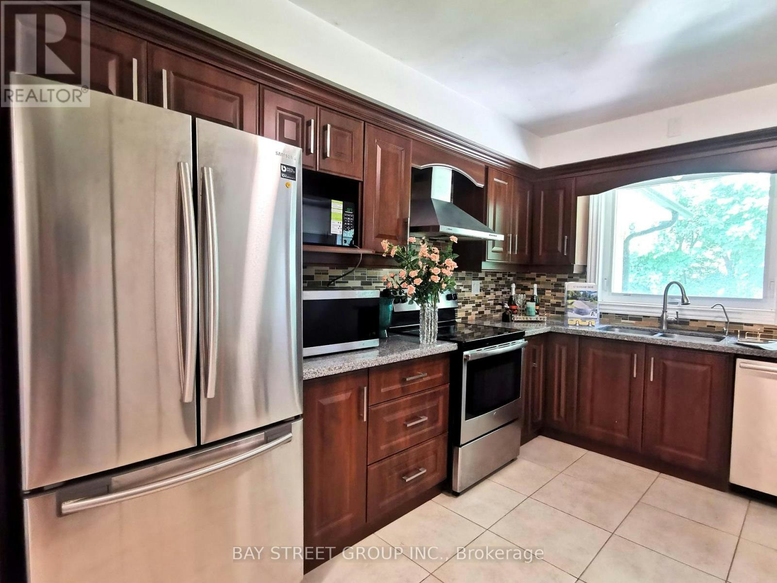 67 Burbank Drive, Toronto, ON, M2K 1N3 - 10