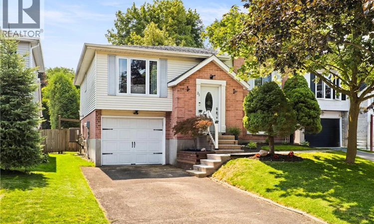21 Golden Meadow Crescent