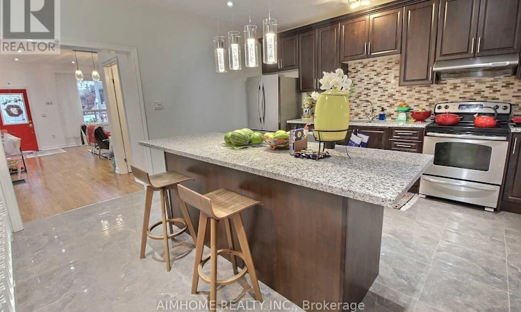 966 Dundas Street E