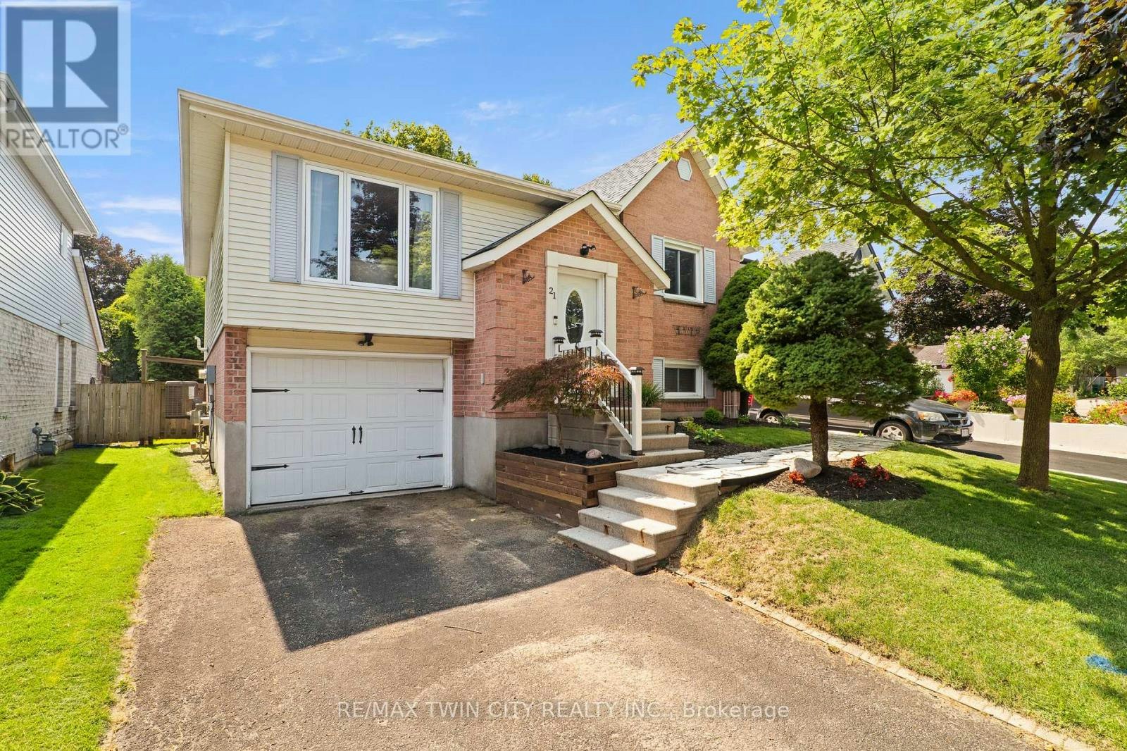 21 Golden Meadow Crescent, Kitchener, ON, N2N 2L7