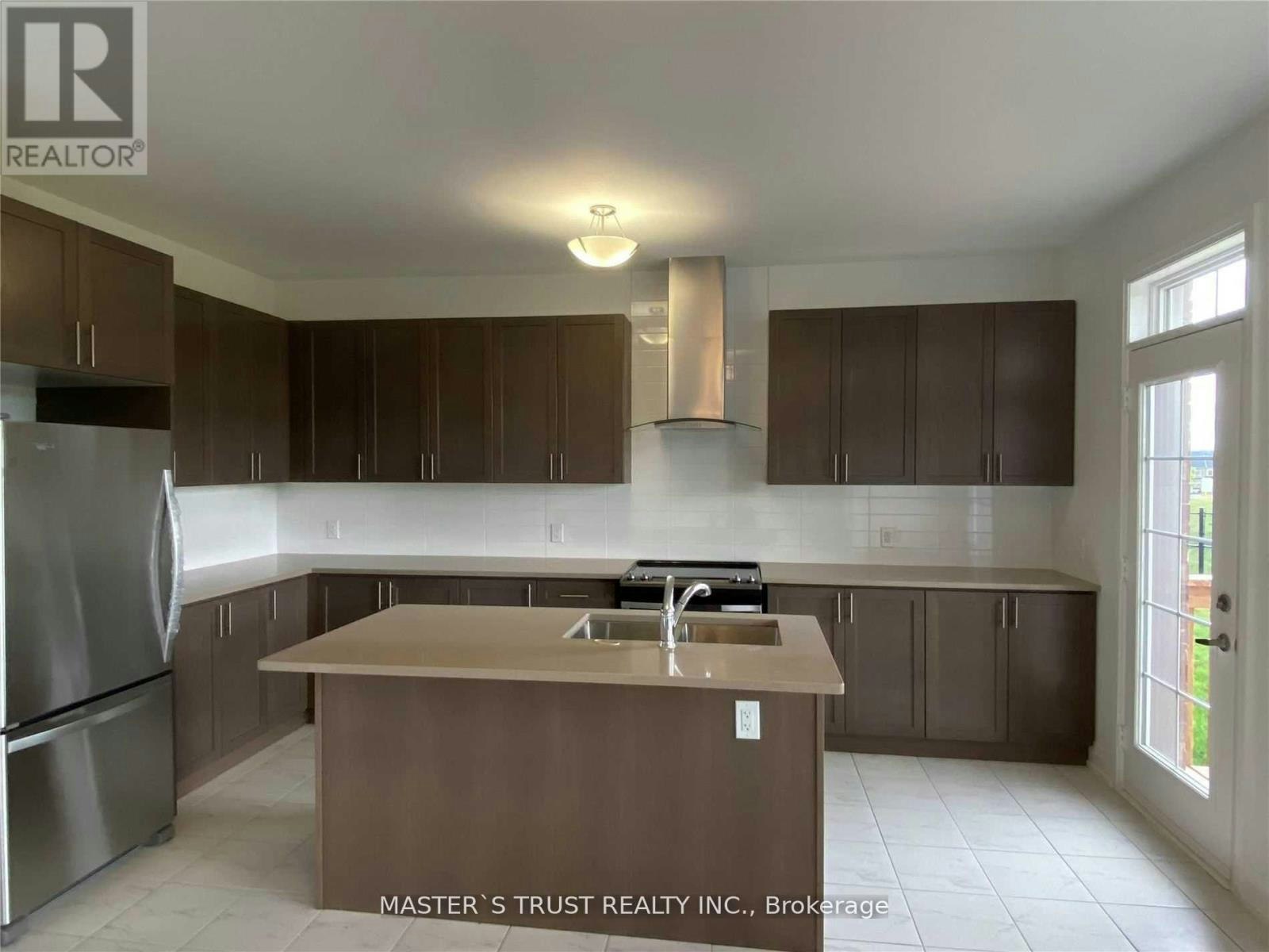 102 Frank Kelly Drive, East Gwillimbury, ON, L9N 0V3 - 3