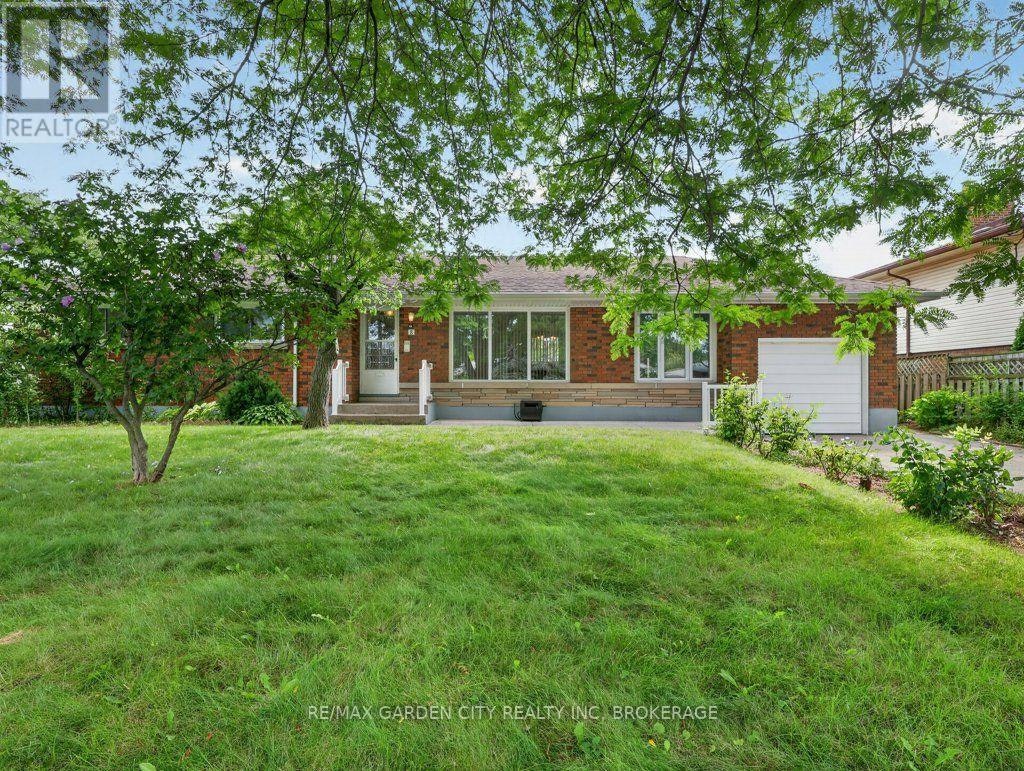 8 Champa Drive, St. Catharines, ON, L2M 3K2