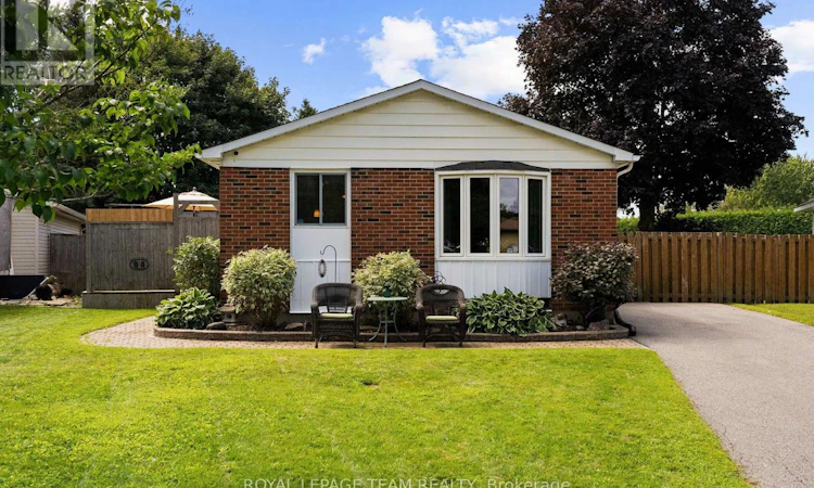 27 Ballantrae Way