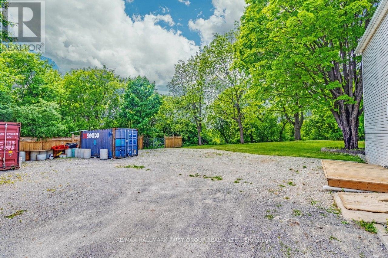 26 Whiting Avenue, Oshawa, ON, L1H 3T3 - 12
