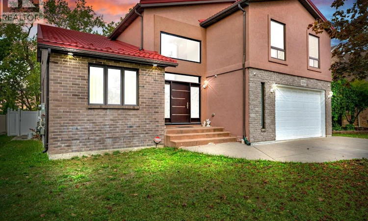 1098 Stoneybrook Crescent