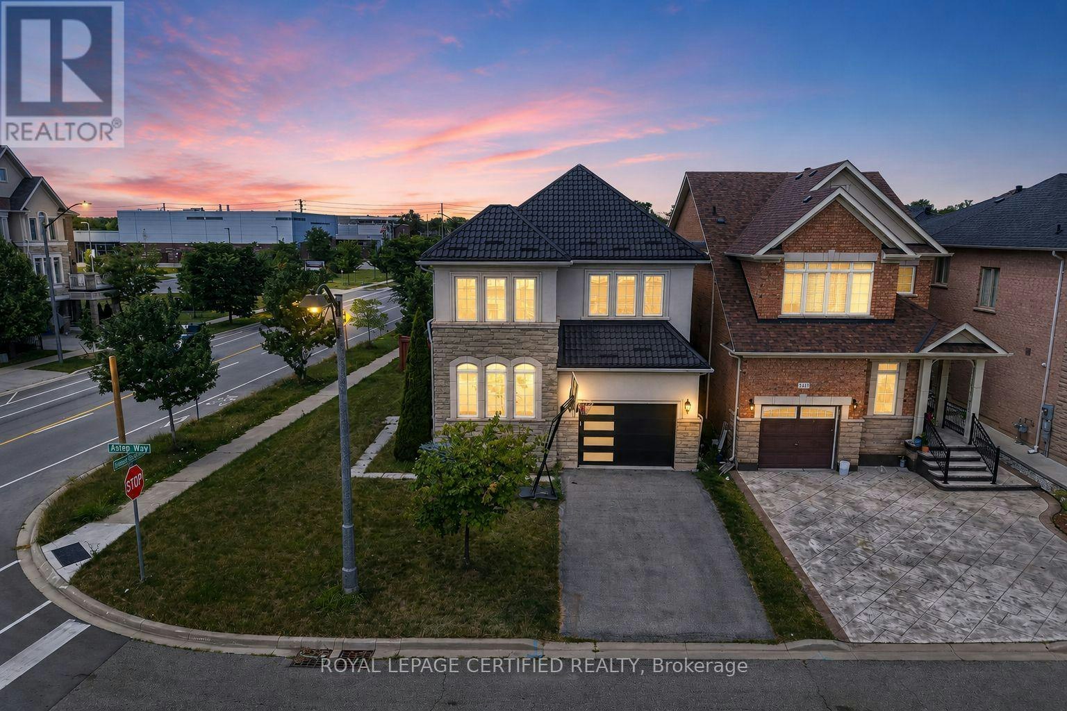 2561 Grand Oak Trail, Oakville, ON, L6M 0R4