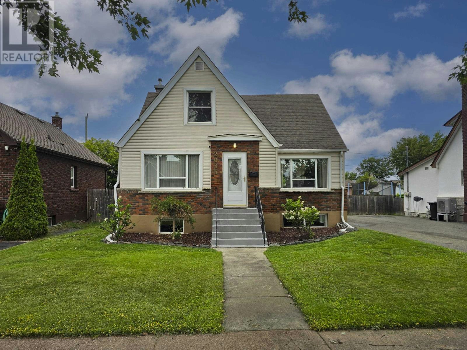 2035 Hamilton Avenue, Thunder Bay, ON, P7E 4Y3